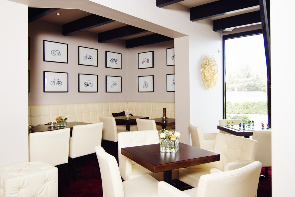 מפן Hotel Tiek Superior מראה חיצוני תמונה