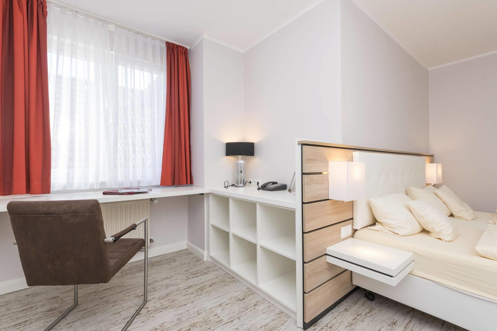 מפן Hotel Tiek Superior מראה חיצוני תמונה