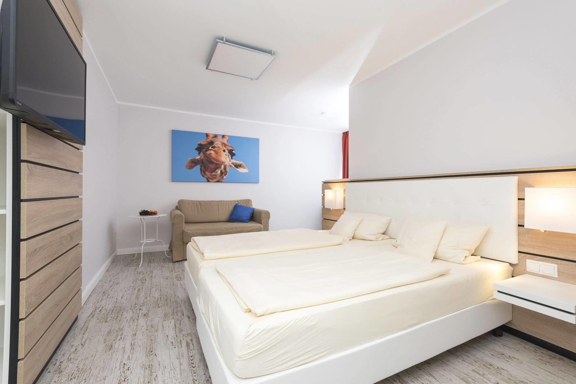 מפן Hotel Tiek Superior מראה חיצוני תמונה