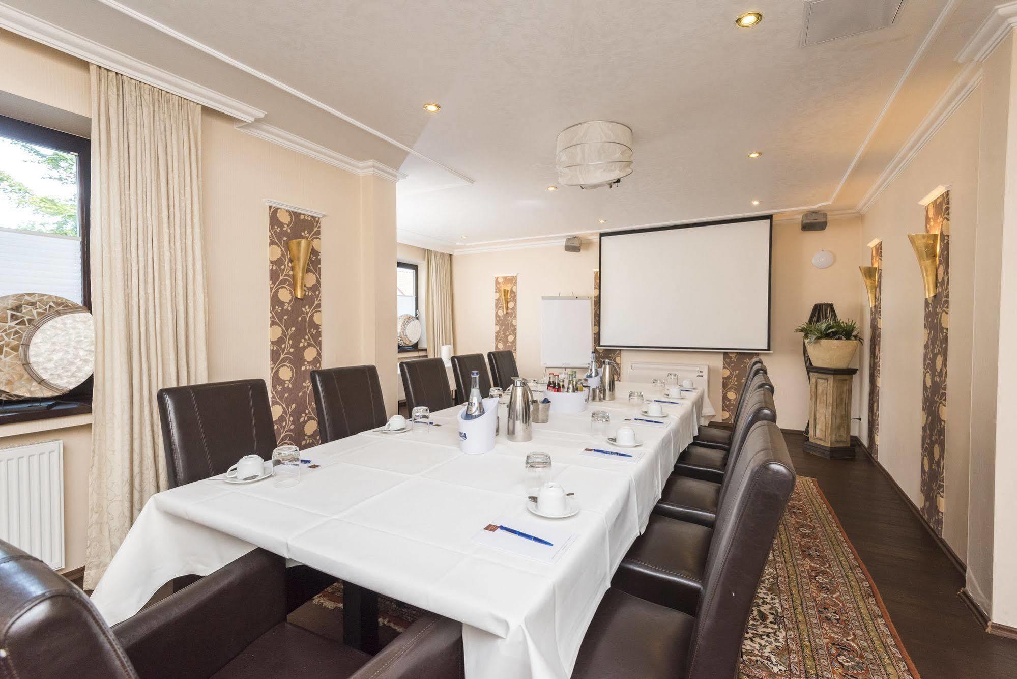 מפן Hotel Tiek Superior מראה חיצוני תמונה