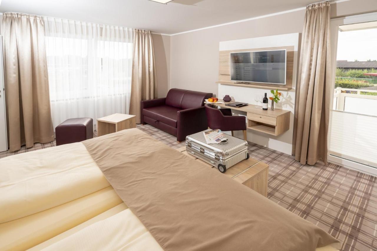 מפן Hotel Tiek Superior מראה חיצוני תמונה