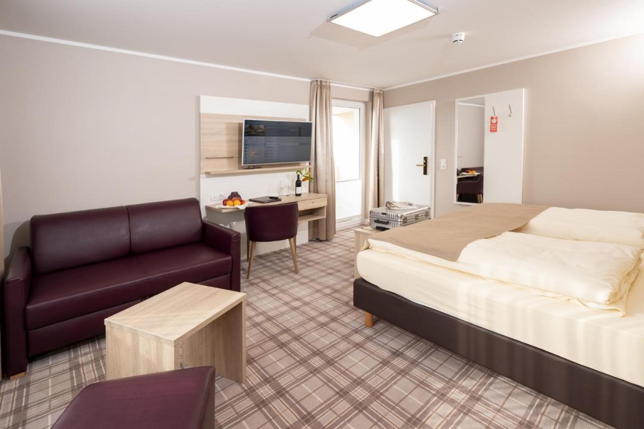 מפן Hotel Tiek Superior מראה חיצוני תמונה